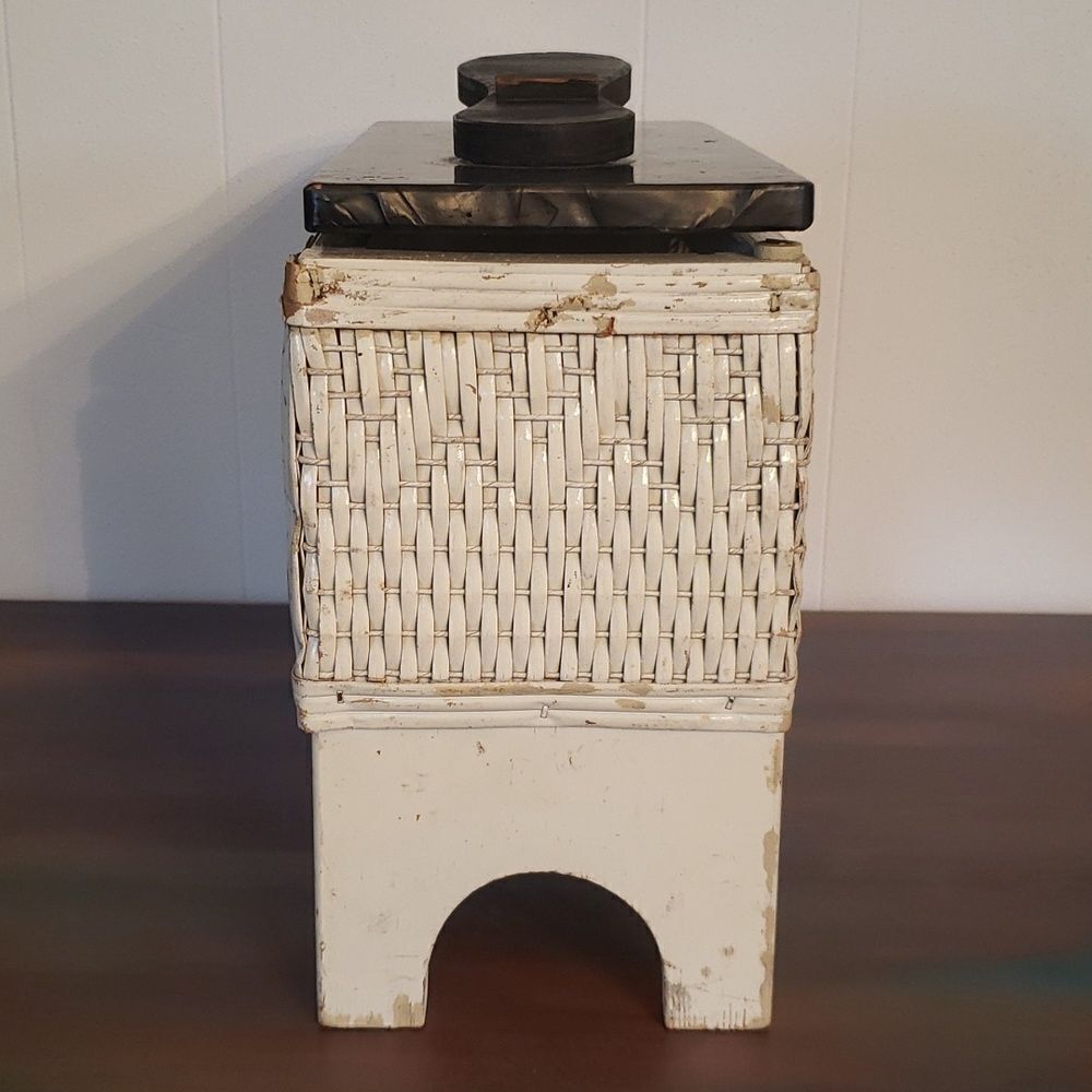 Vintage 1950s White Wicker Shoe Shine Box Stand - Picture 5 of 11